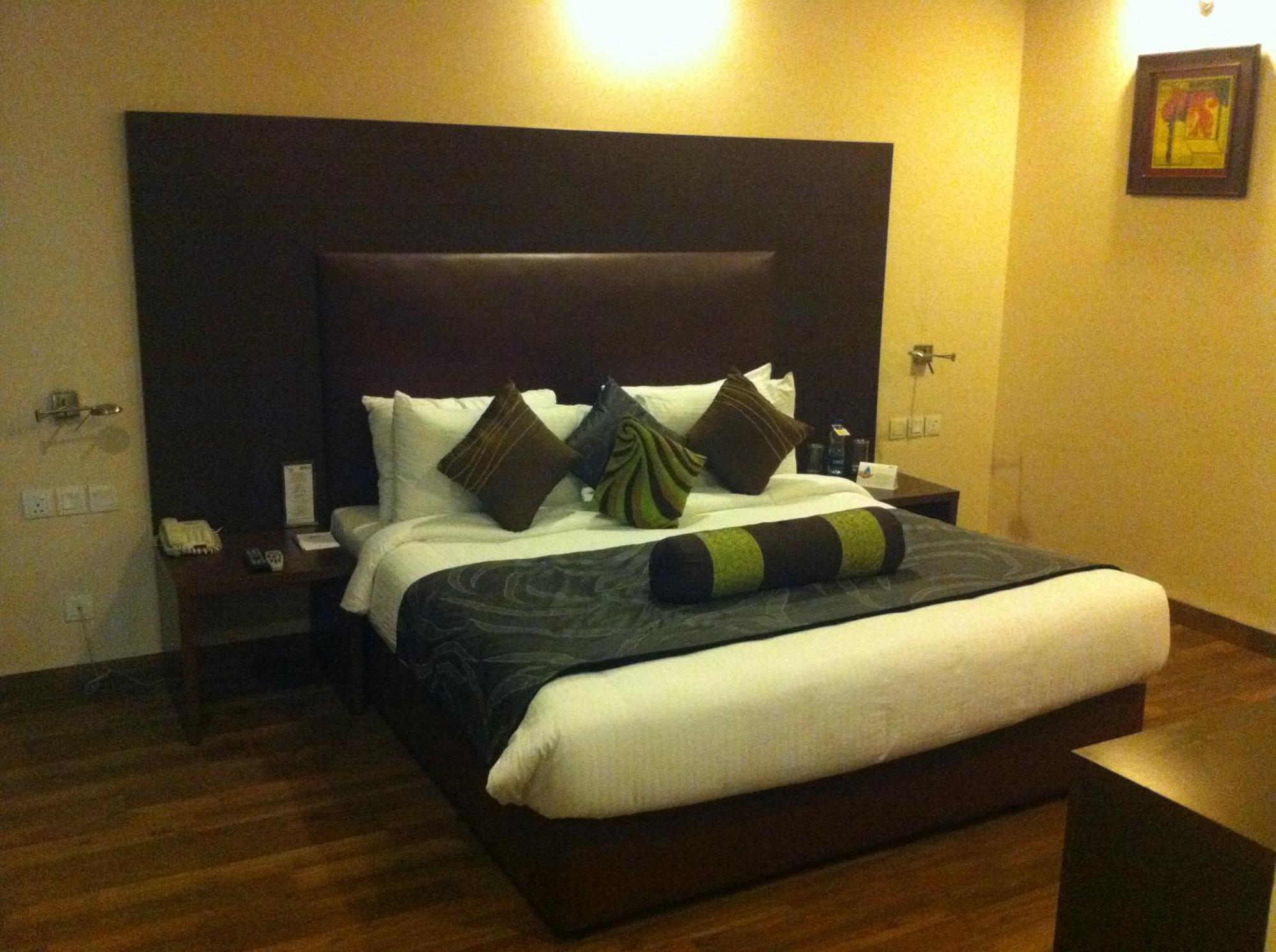 Vibe By The Lalit Traveller Hotel Faridabad Luaran gambar