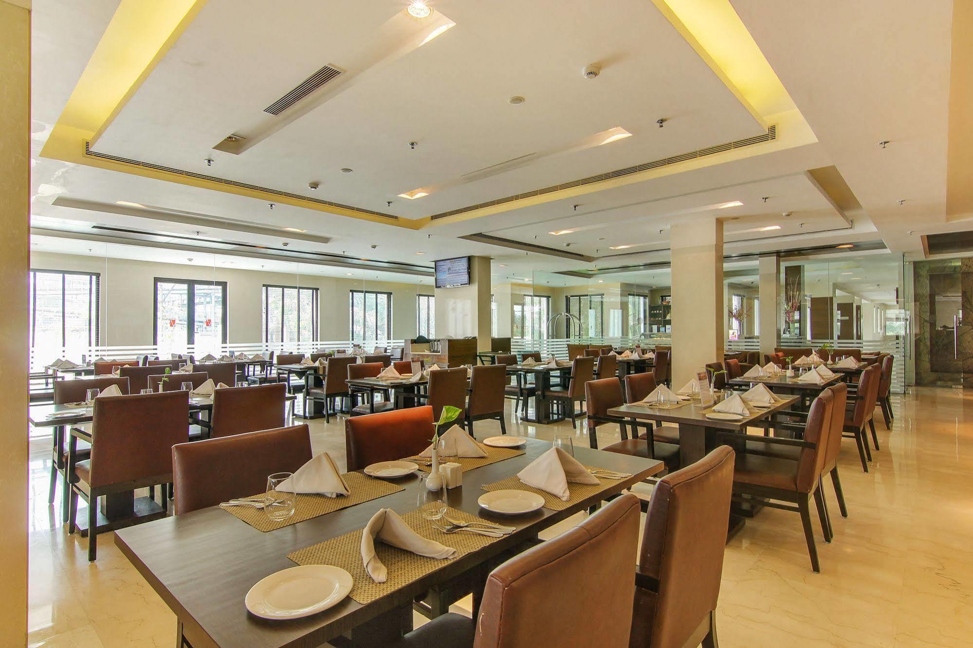 Vibe By The Lalit Traveller Hotel Faridabad Luaran gambar