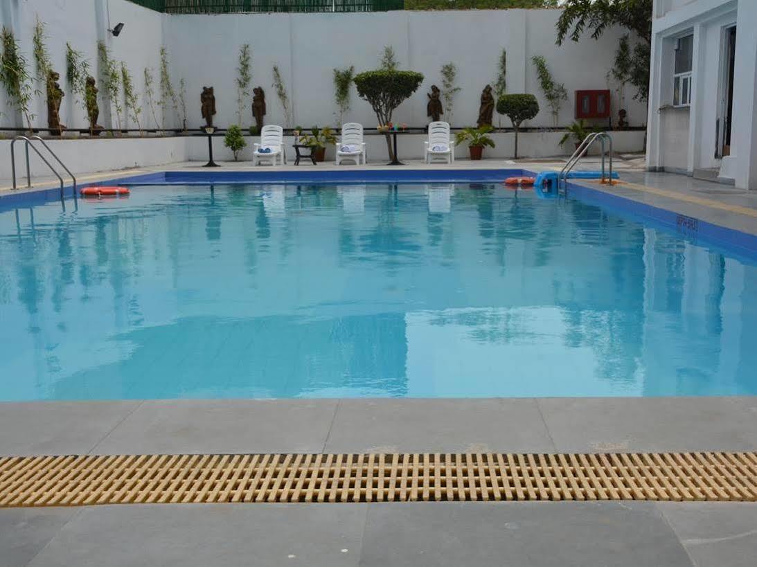 Vibe By The Lalit Traveller Hotel Faridabad Luaran gambar