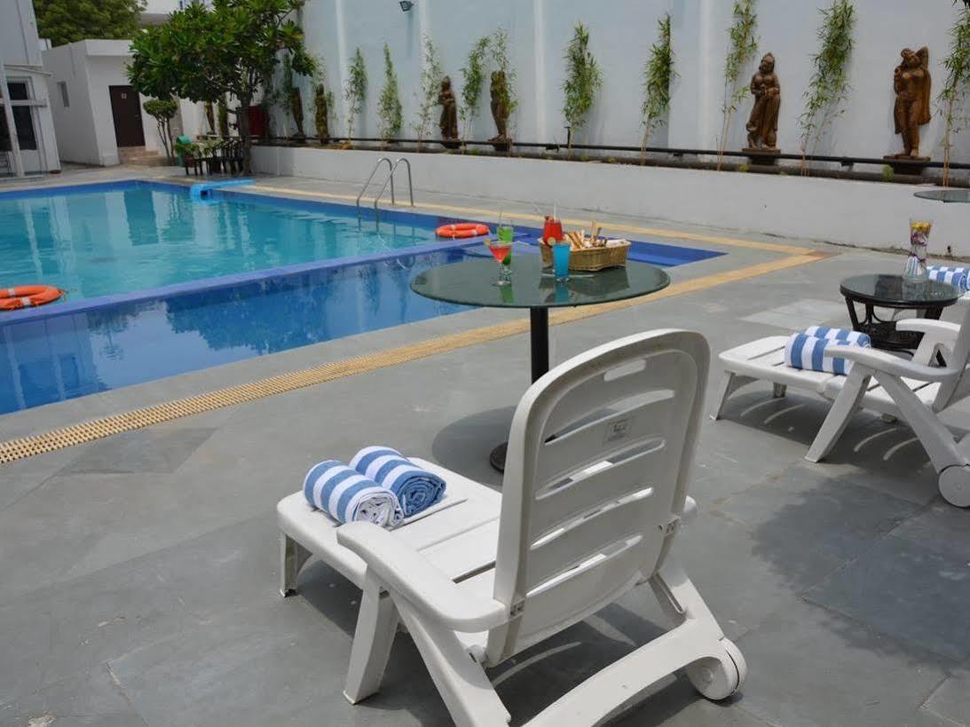 Vibe By The Lalit Traveller Hotel Faridabad Luaran gambar