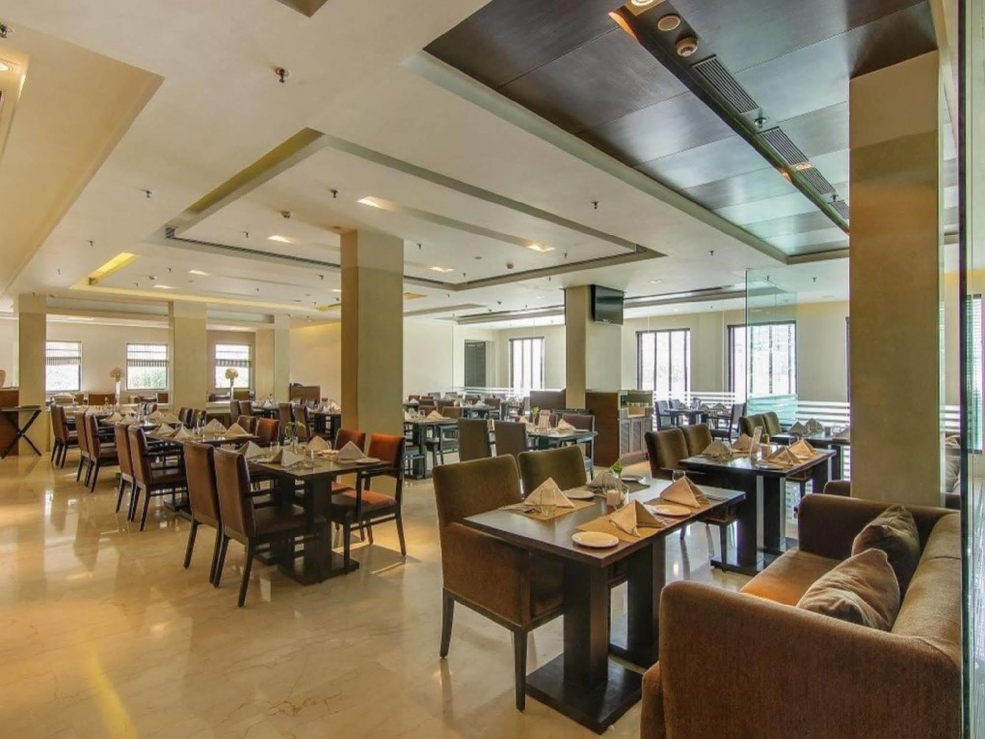 Vibe By The Lalit Traveller Hotel Faridabad Luaran gambar